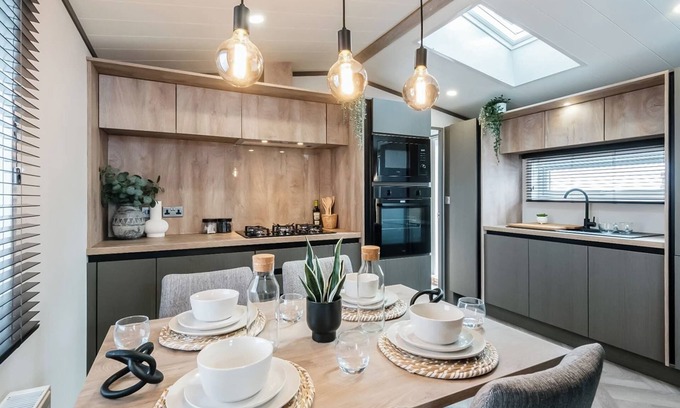 Arnold Ski Chalet | 2 bedroom accommodation in Skirlaugh, Nr Hull