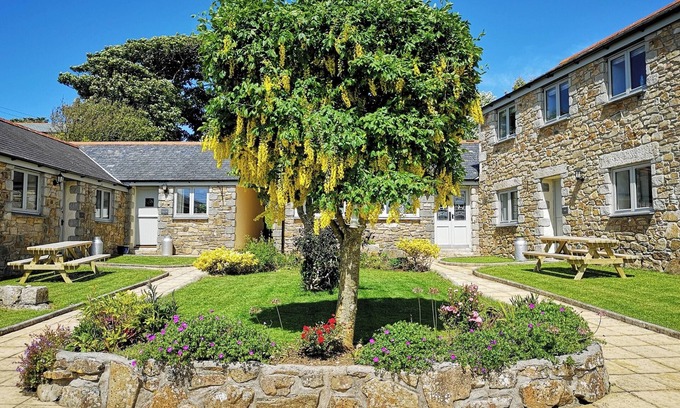 Redruth Cottage | 2 bedroom accommodation in Mawla, near Porthtowan