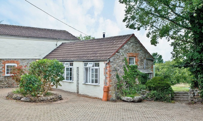 Looe Cottage | 2 bedroom accommodation in St Martin, near Looe