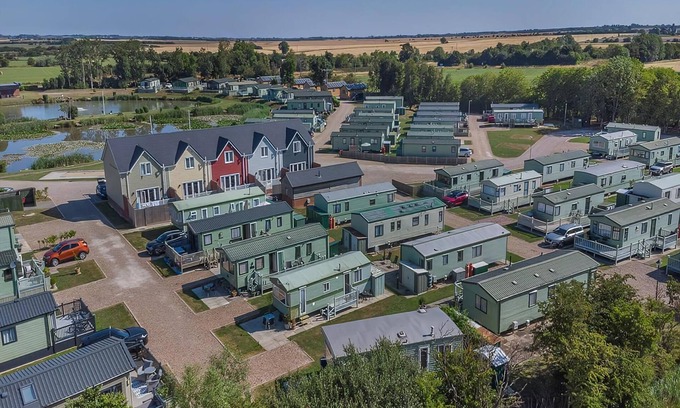 Skegness Ski Chalet | 2 bedroom accommodation in Orby