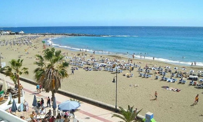 Los Cristianos Apartment | 2-bedroom Apartment on Los Cristianos beach overlooking the main promenade