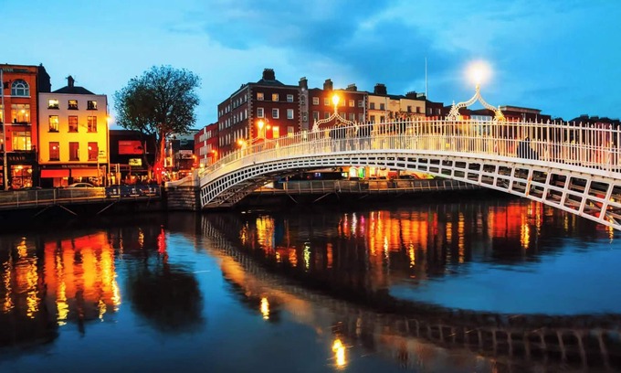 Grand Canal Dock Apartment | 2 Bedroom Apartment Close to Pearse Square Metro