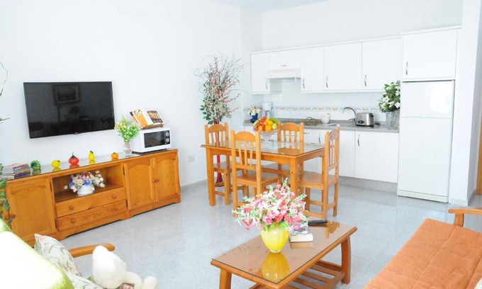 Vecindario Apartment | 2 Bedroom Apartment