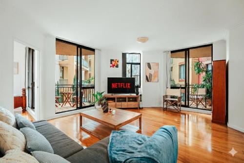 Darling Harbour Apartment | 2 Bedroom Apartment Pyrmont with Balcony