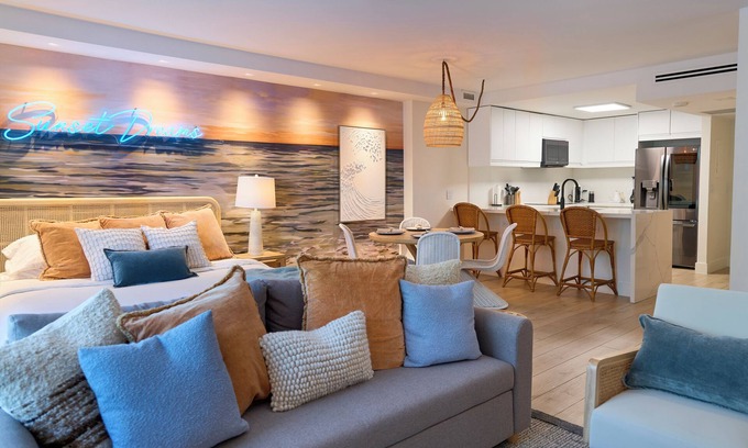 City Center Apartment | 2-bedroom apartment in lovely Miami Beach with AC