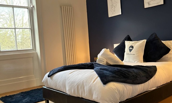 Grimsby Apartment | 2 Bedroom Apartment with Private Kitchen and Bathroom