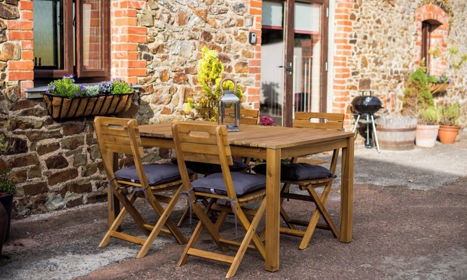 Broadwoodkelly House | 2 Bedroom Barn Sleeps 4 -Hot Tub -Barbeque