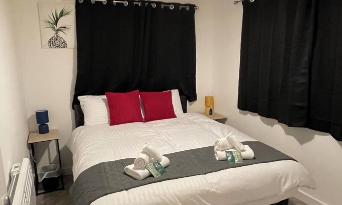 Leicester House | 2-bedroom bungalow offers a perfect blend of comfort and convenience.