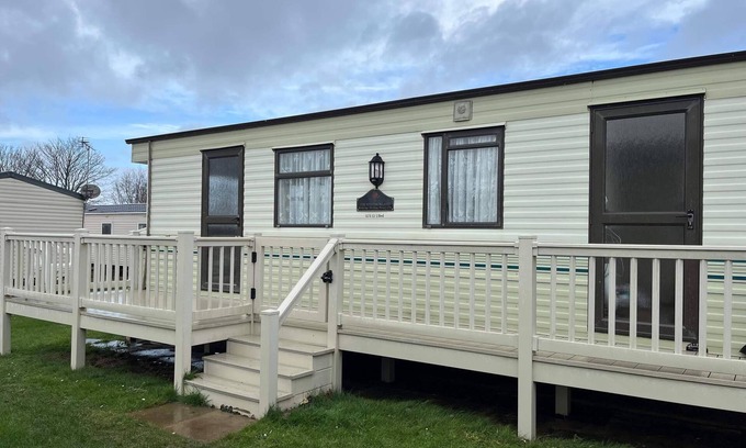 Hunstanton Ski Chalet | 2 Bedroom caravan Hunstanton pets go free