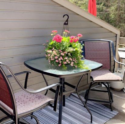 East Kootenay Ski Chalet | 2 Bedroom Chalet for 6