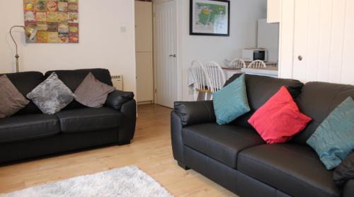 Scurlage Apartment | 2 bedroom Chalet all to yourself, free parking, dogs welcome