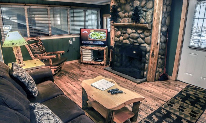 Estes Park Ski Chalet | 2 bedroom Chalet with Private enclosed Patio featuring a personal hot tub