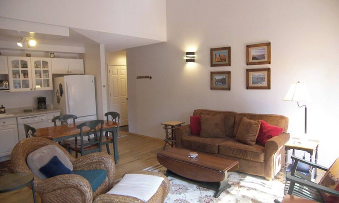 Incline Village Condo | 2 Bedroom close to Diamond Peak (AT19)