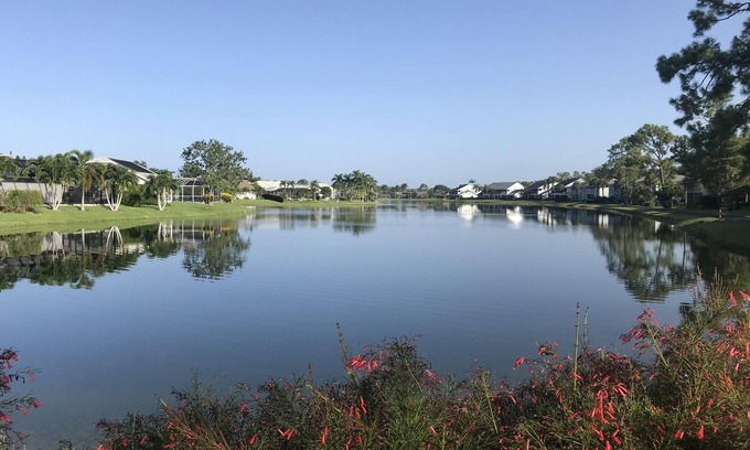 Naples Condo | 2-bedroom condo, 10-minute drive to Downtown and best beaches, price dropped !