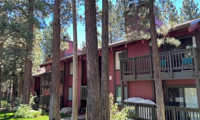 Mammoth Lakes Condo | 2-bedroom condo just a 5 minute free shuttle to Mammoth Mtn door to door.