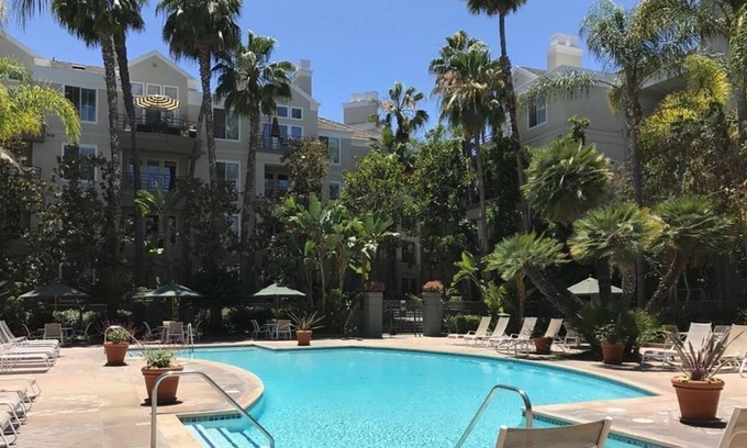 Airport Area Condo | 2 Bedroom Condo L-592434 by Houzlet