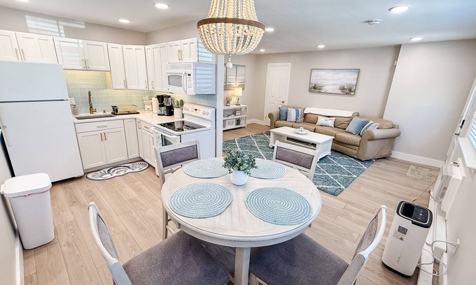 Anglesea Condo | 2-bedroom condo in serene North Wildwood with WiFi, AC