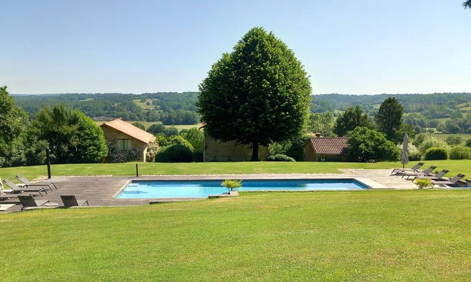 Quinsac Cottage | 2 Bedroom Cottage in Quinsac