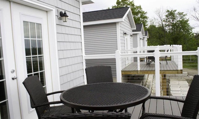 Valois Cottage | 2 Bedroom Cottage with Beautiful Lake Views
