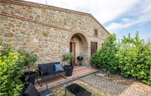 Trequanda Apartment | 2 Bedroom Cozy Apartment In Castelmuzio