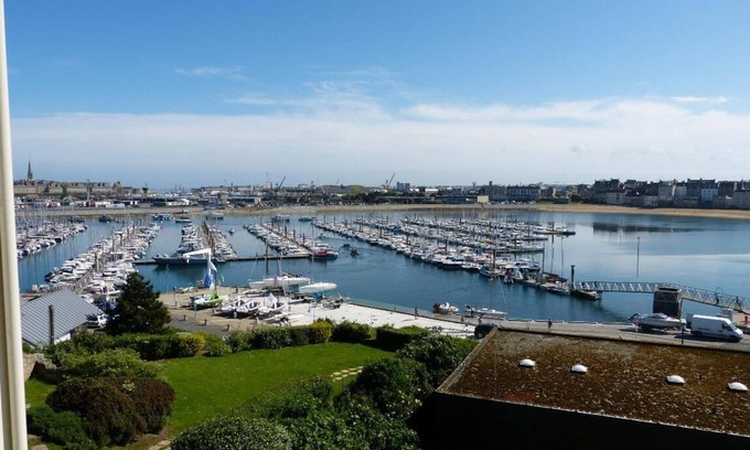 La Cite Apartment | 2-bedroom duplex port des Sablons with sea view and intra muros Saint Malo