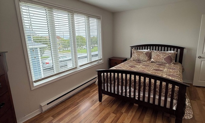 Terra Nova Apartment | 2 Bedroom Executive Apartment near Airport - Airport Manor Unit #2