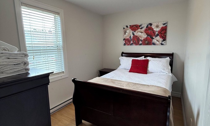 Terra Nova Apartment | 2 Bedroom Executive Apartment near Airport - Airport Manor Unit #3