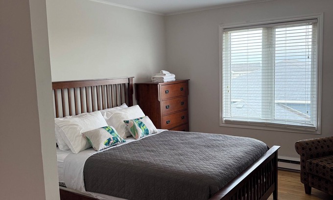 Terra Nova Apartment | 2 Bedroom Executive Apartment near Airport - Airport Manor Unit #4