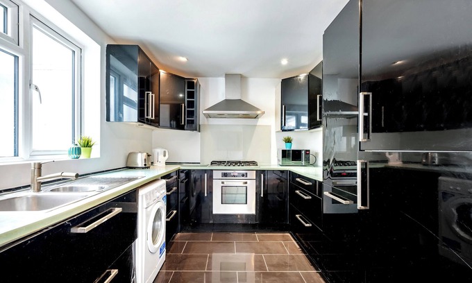 Thamesfield Apartment | 2 Bedroom flat in Putney by the river