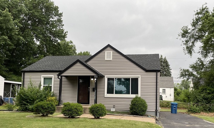 Overland House | 2 Bedroom Home - Mid St Louis County