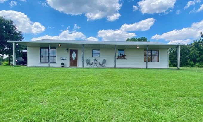Iredell House | 2-bedroom home on acreage in peaceful, rural area.