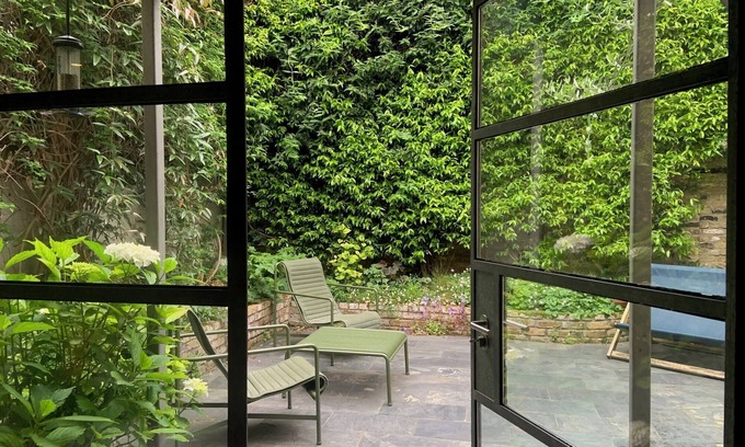 Dulwich House | 2-bedroom house with balcony & garden access