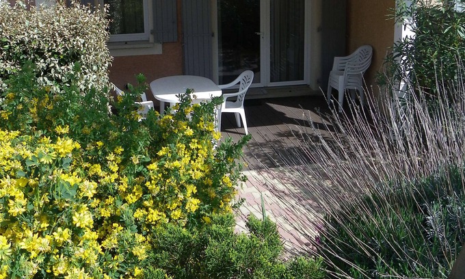 Calvisson House | 2-bedroom house in residence with teenage kids' club pools and entertainment