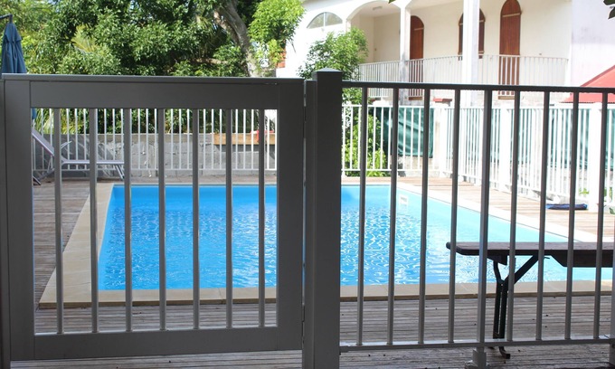 L'Houezel Apartment | 2 Bedroom Hummingbird Apartment