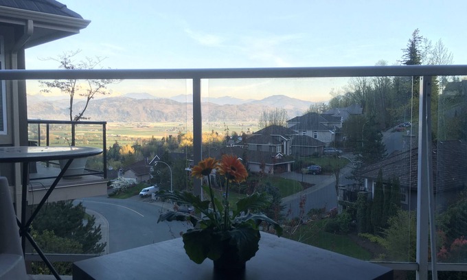 Lower Sumas Mountain House | 2 Bedroom Private Suite In East Abbotsford with Stunning Views