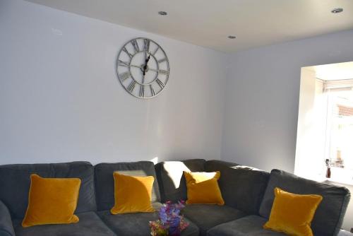 Luton Apartment | 2 Bedroom semi-detached house Luton