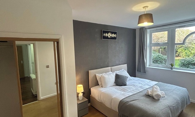 Watford Apartment | 2 Bedroom Spacious Apartment | Free parking | Central Watford