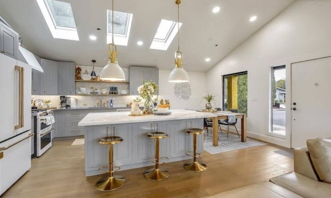 St. Helena House | 2-bedroom vacation home near downtown St. Helena ~ walk to HALL Winery