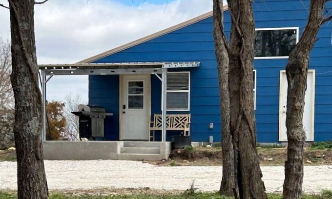 Humansville House | 2-bedroom vacation home just 8 minutes from Stockton Lake