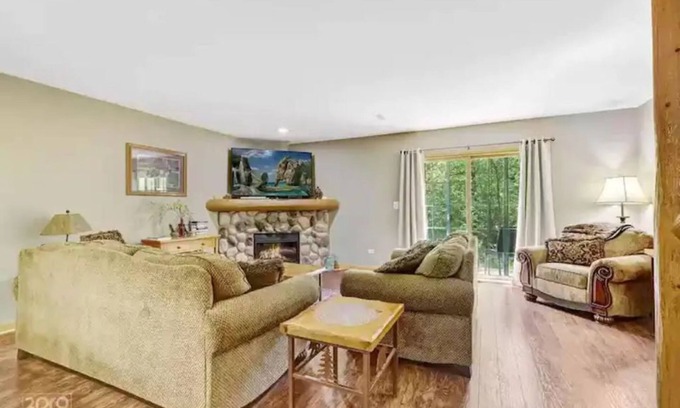 Utica Condo | 2 Bedroom villa