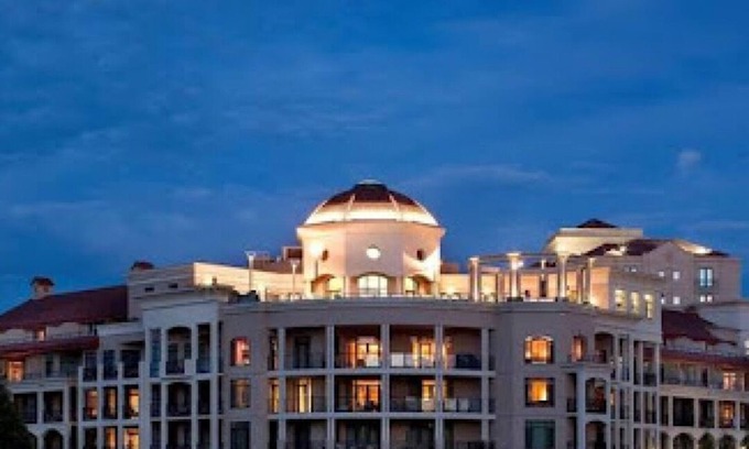 North End House | 2 Bedroom Waterfront Condo