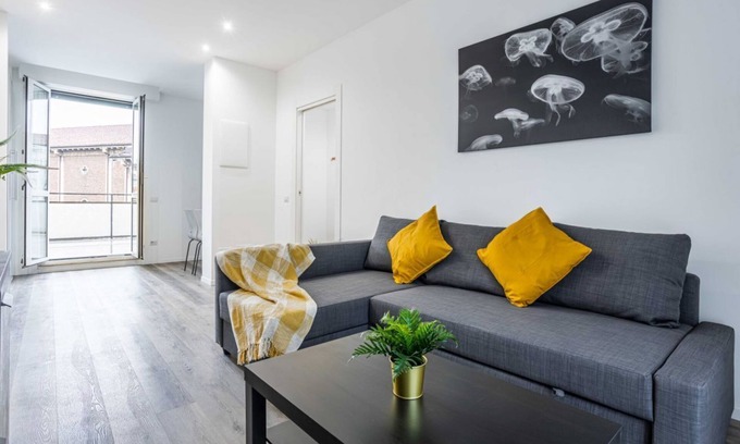 NoLo Apartment | 2 Bedrooms Apt with Terrace - NoLo area Via Varanini