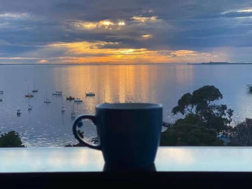 Geelong Apartment | 2 Bedrooms Aptmt with Ocean View