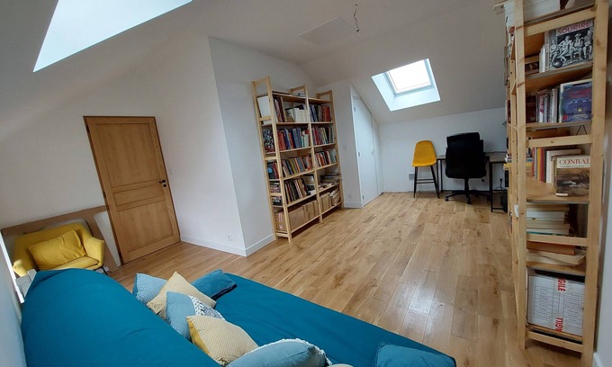 Blere Bed & Breakfast | 2 Bedrooms in large house with small garden, fireplace, charming town center