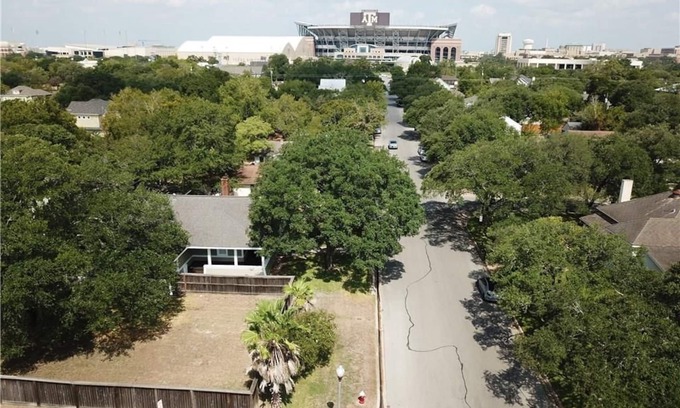 College Park House | 2 bedrooms - LOCATION! View TAMU's Kyle Field from the front porch.