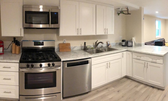 Hoover - Foster Apartment | 2 Blocks from MacArthur Bart