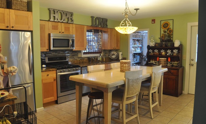 Wall Apartment | 2 Blocks to the Beach 3 Bedrooms 3 Bathrooms (Weekly Rental Sunday Check in-out)