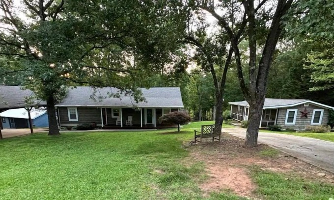 Townville Cabin | 2 cabins Lake Hartwell near Clemson and Greenville