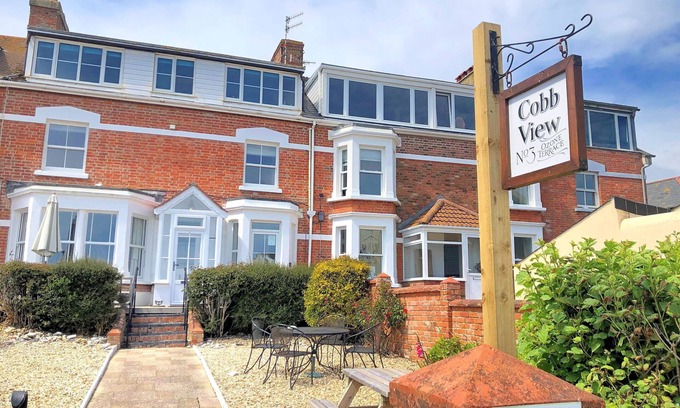 Lyme Regis Cottage | 2 COBB VIEW, pet friendly, country holiday cottage in Lyme Regis
