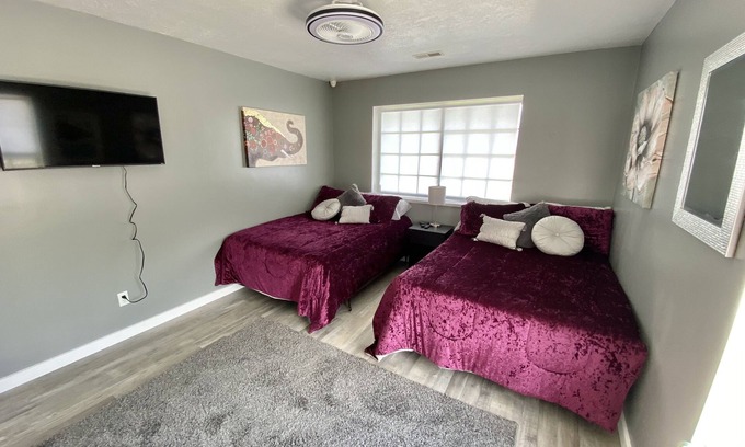 Orangeville House | 2 Double Beds Rm #4 with view of the San Rafael Swell and smart TV. India room.